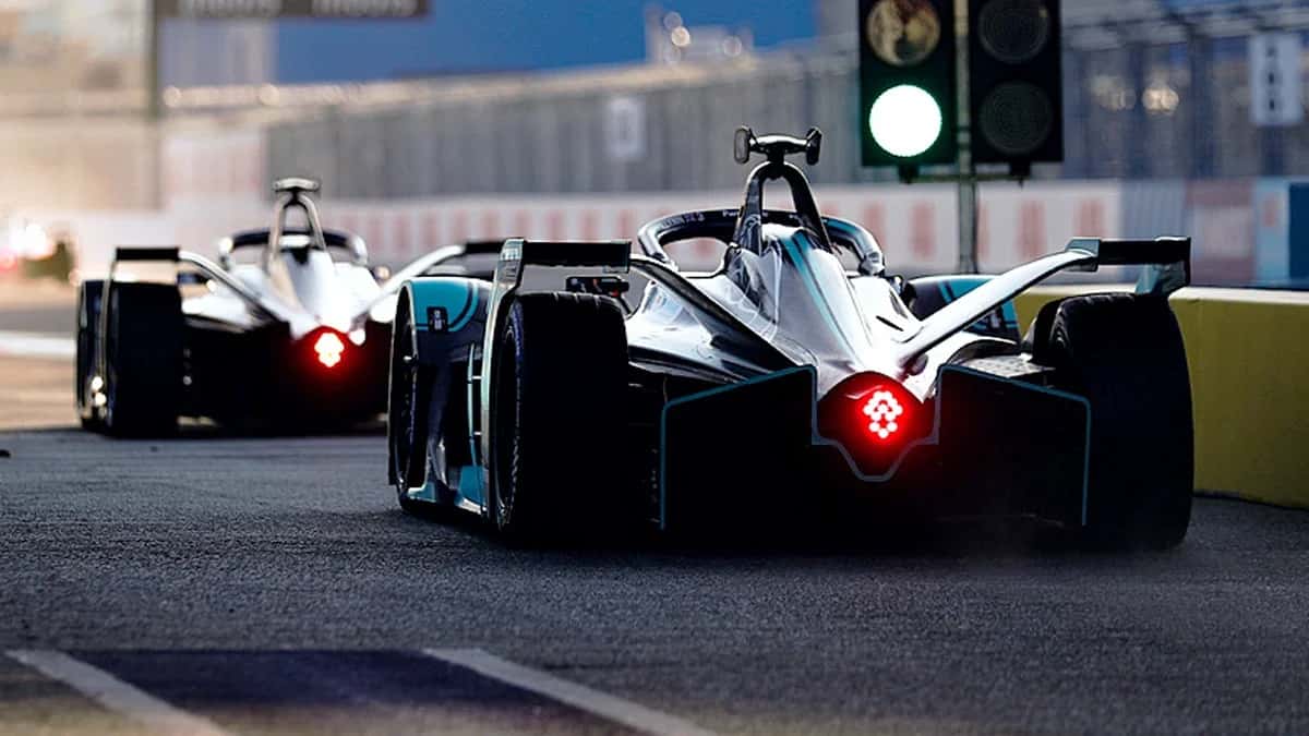 How AI is Transforming The Race Strategy Of Electric Vehicles