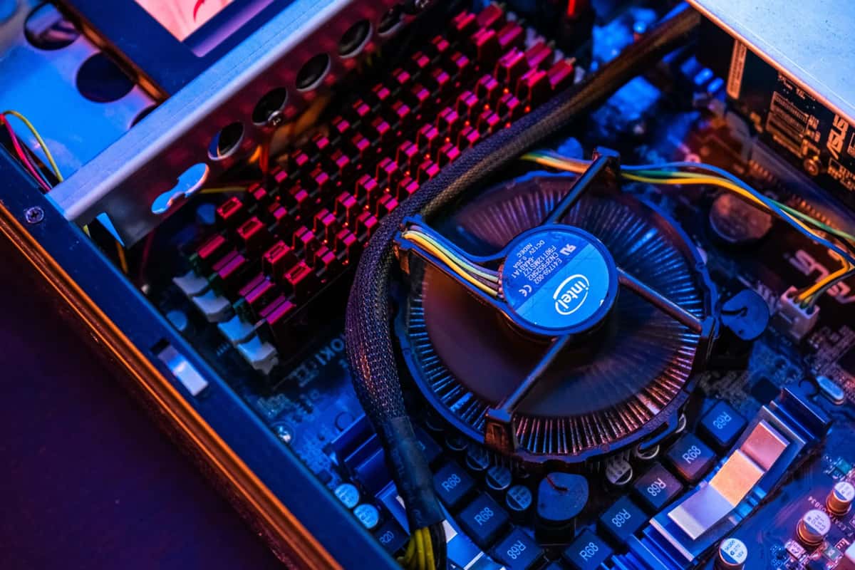 Decoupling Software-Hardware Dependency In Deep Learning