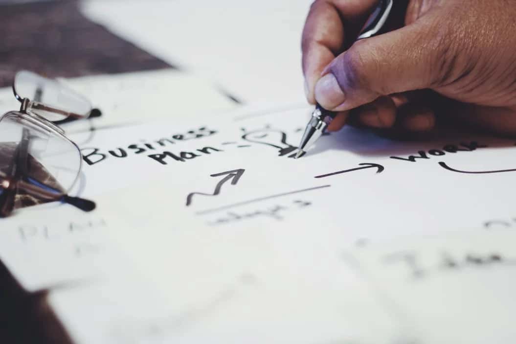 Sales Analytics - How To Bridge The Gap Between Theory And Practice In Business-to-Business Selling?