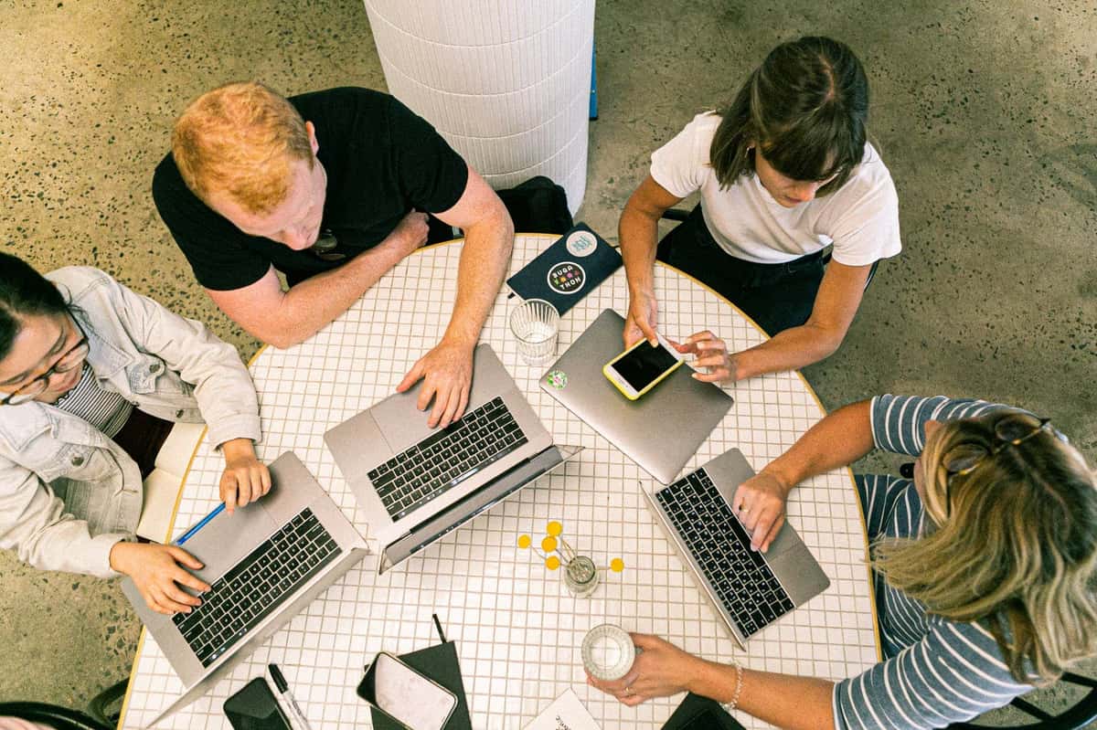 How Small Businesses & Startups Can Utilise AI To Survive The Pandemic