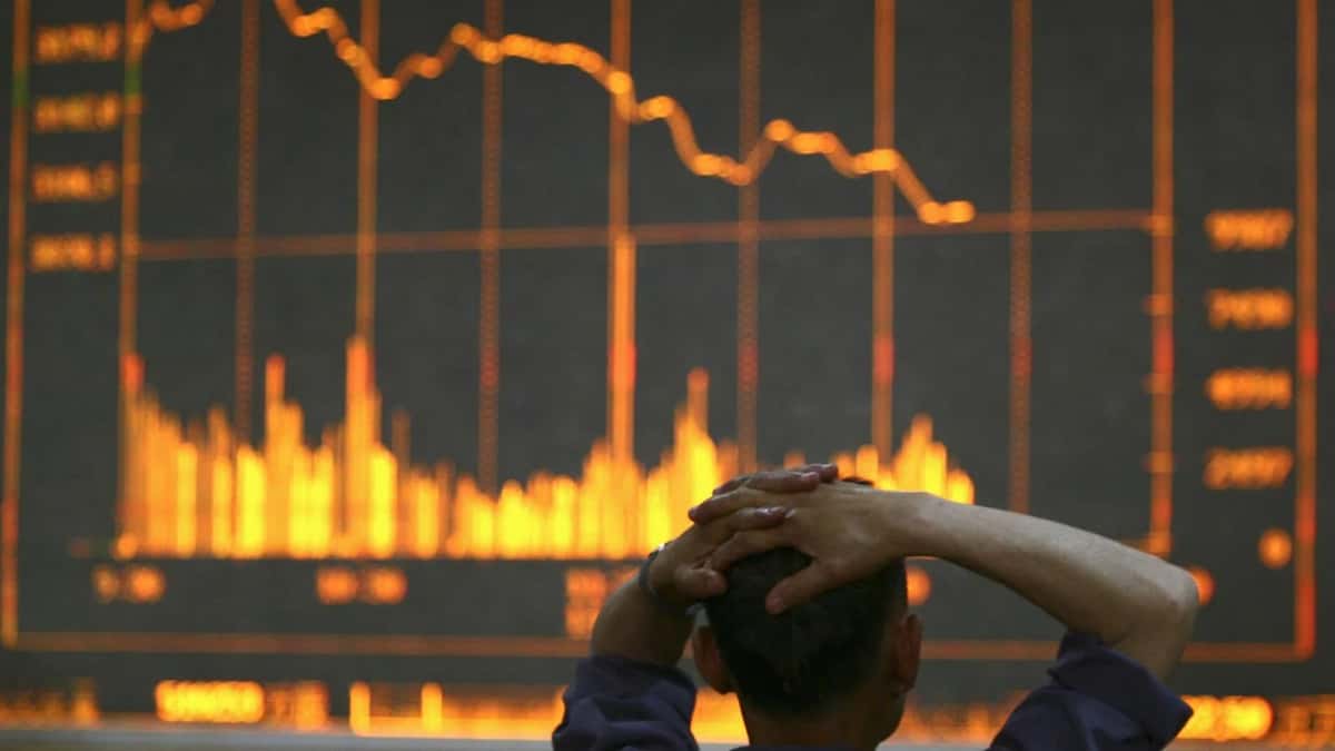 Why Is Bitcoin And The Stock Market Correlated At This Moment?