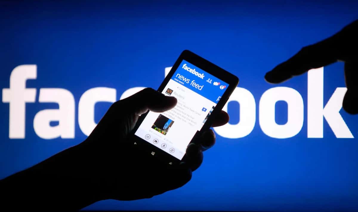 Social Media Giants Are Using AI To Flag Fake Profiles As Voting Kicks Off In India