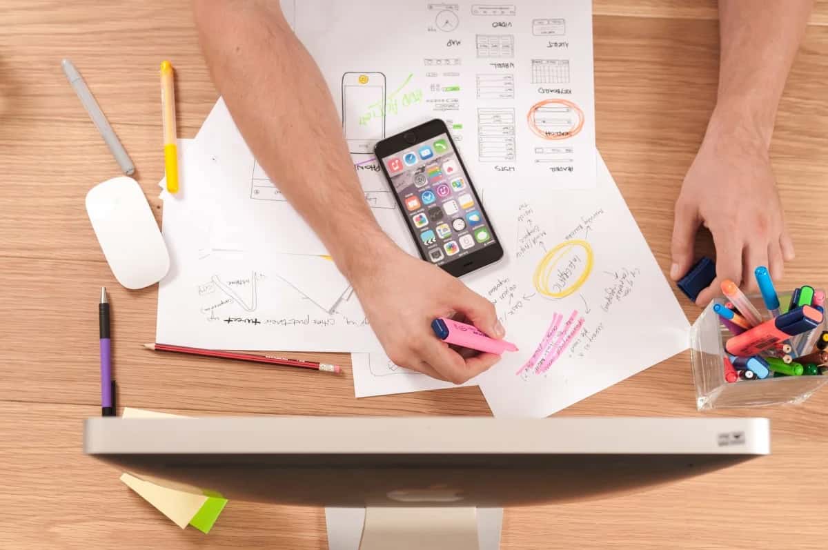 What Is Embedded Analytics And How Is It Different From Business Intelligence Software