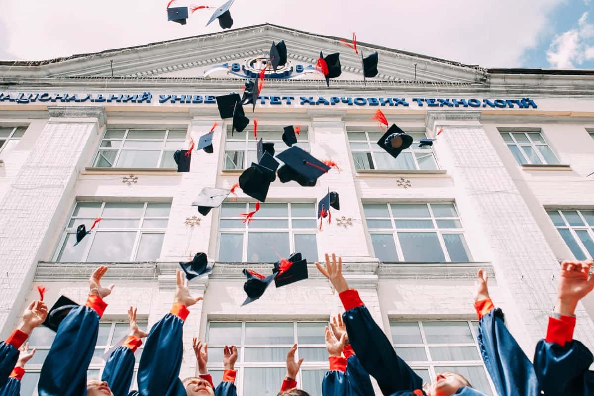 Why Professionals Are Opting For Full-Time Upskilling Courses In Data Analytics