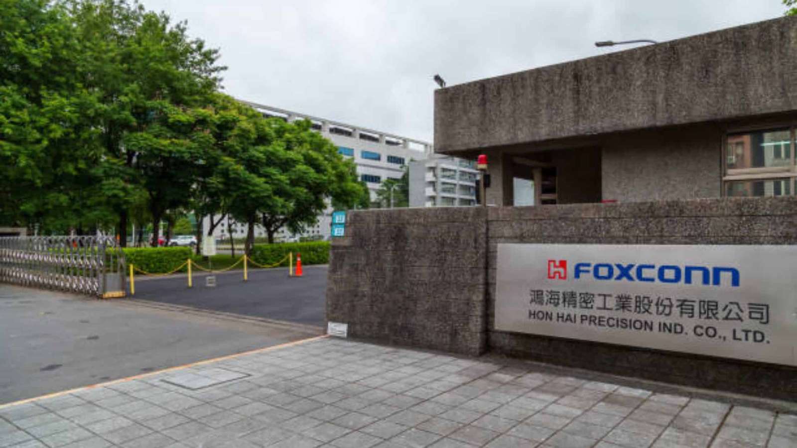 Foxconn hires 30,000 workers at Bengaluru iPhone plant in record ramp-up: Report