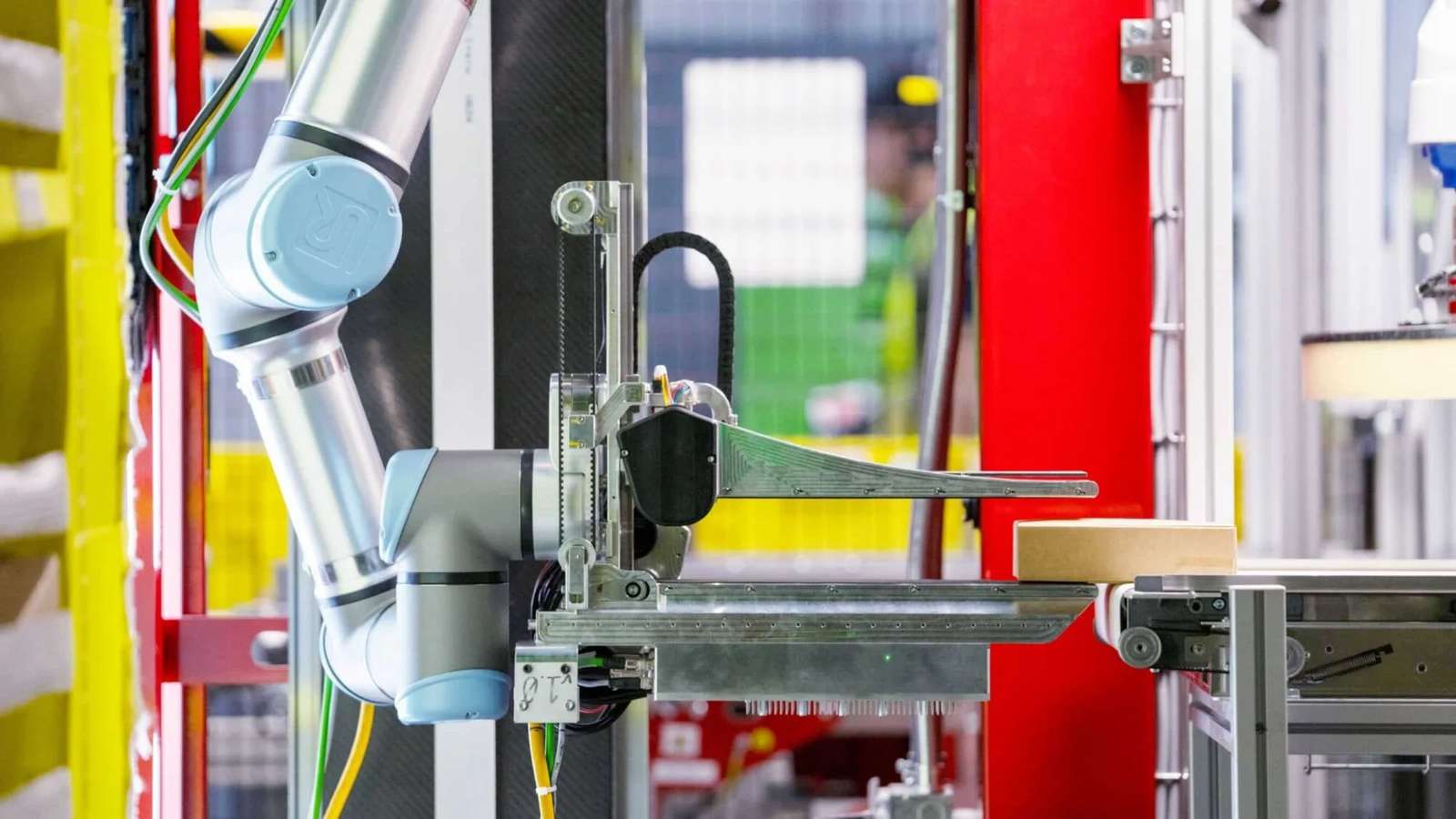 Amazon Unveils Vulcan, Its First Robot With a Sense of Touch