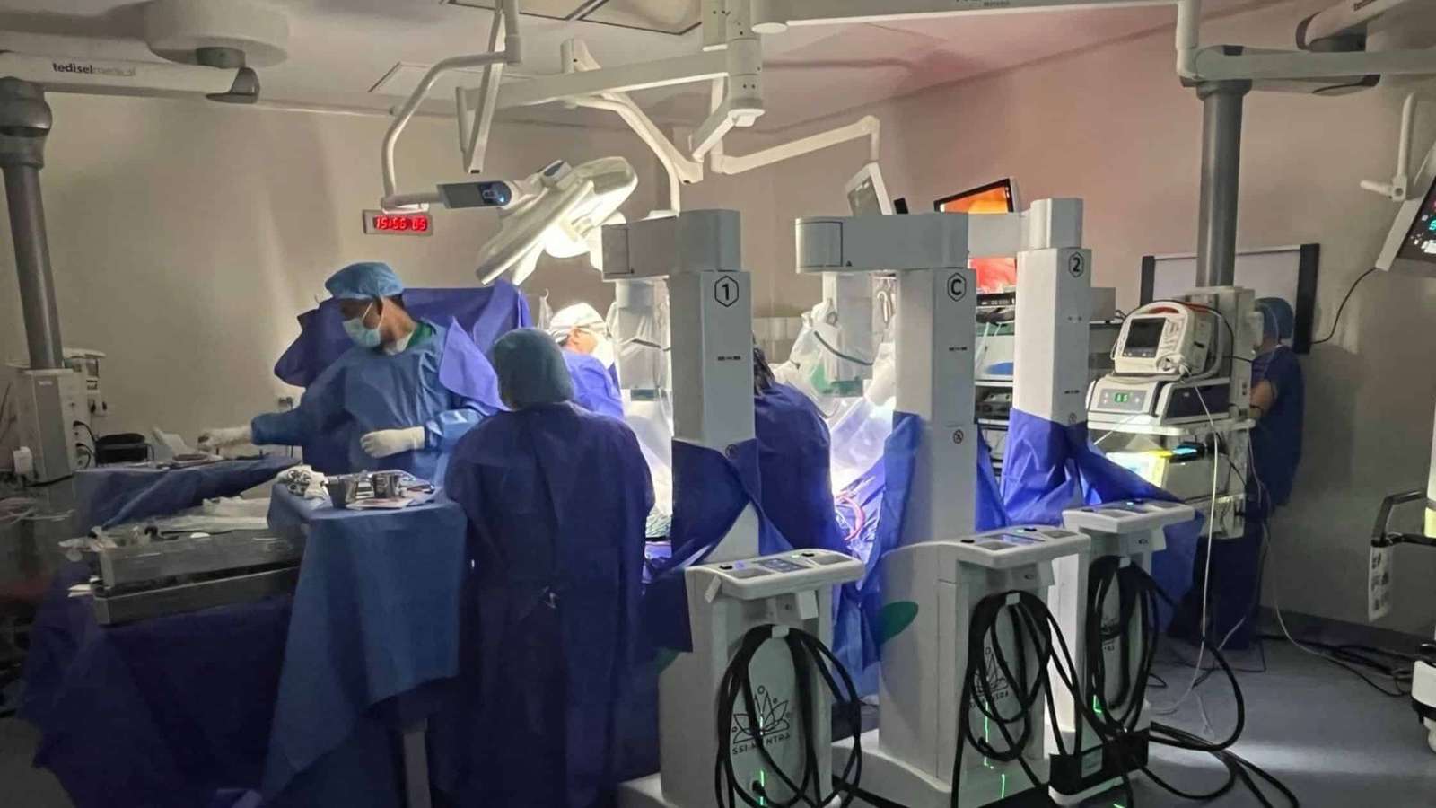 Ecuador Surgeon Performs Historic Robotic Heart Surgery With SSi Mantra 3
