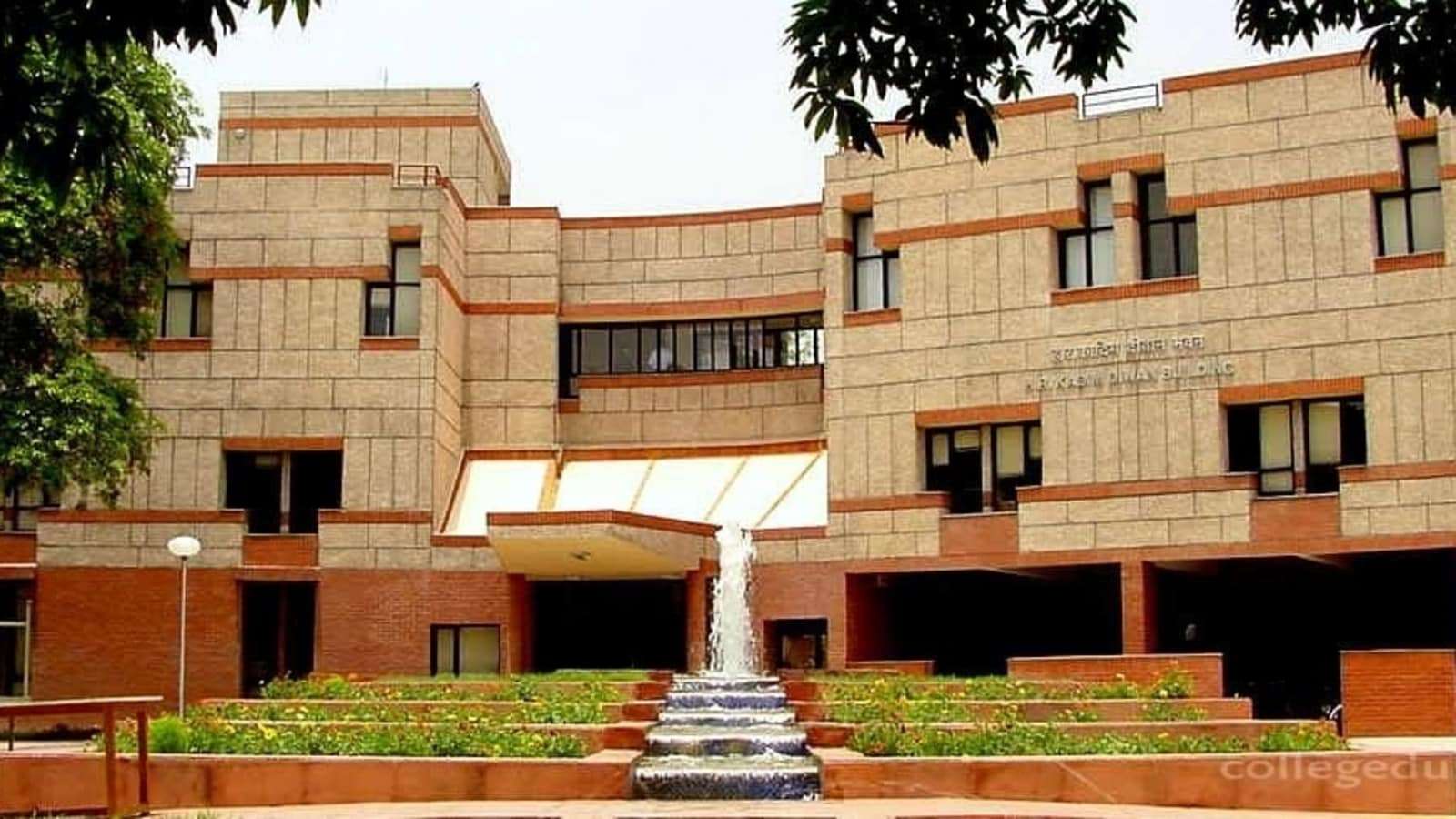 IIT Kanpur filed a record-breaking 107 patents in 2021