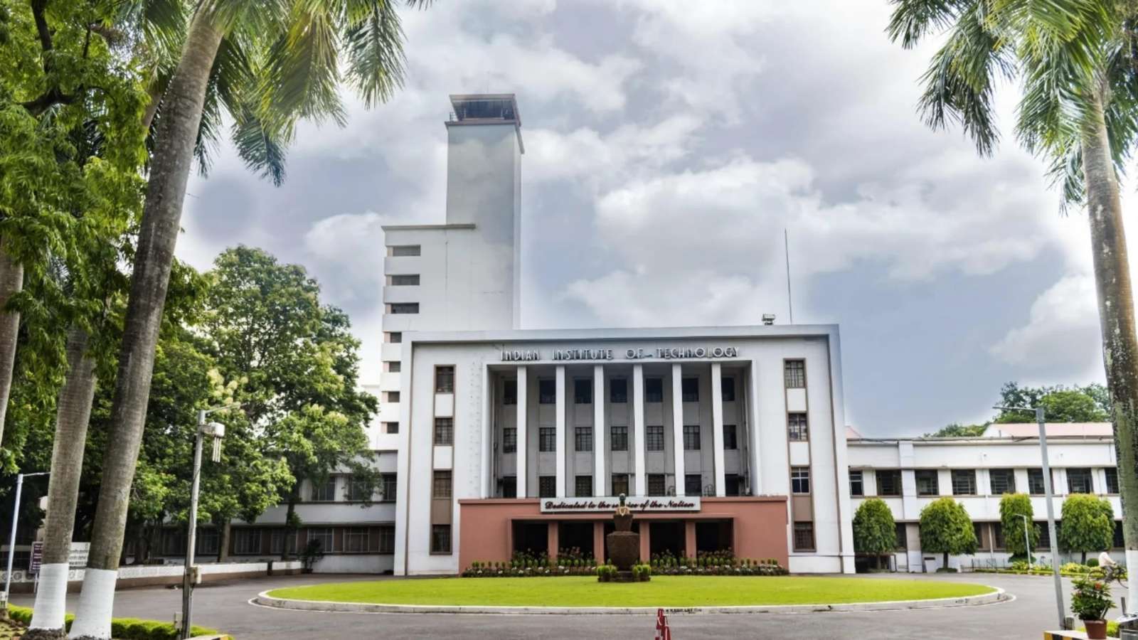 IIT Kharagpur develops ML model for accurate prediction of crystalline material properties