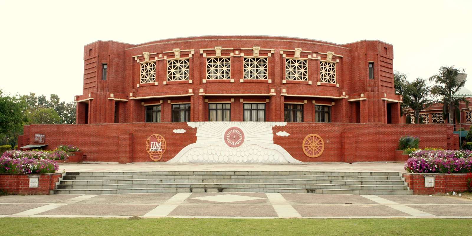 IIM Lucknow invites applications for Executive Programme in AI for Business