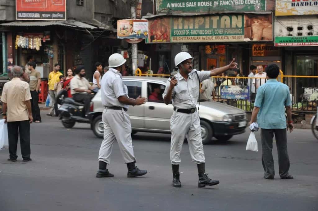 Kolkata City Police Plans To Use AI for Identifying And Prosecuting Helmetless Riders And No-Parking Rule Violators