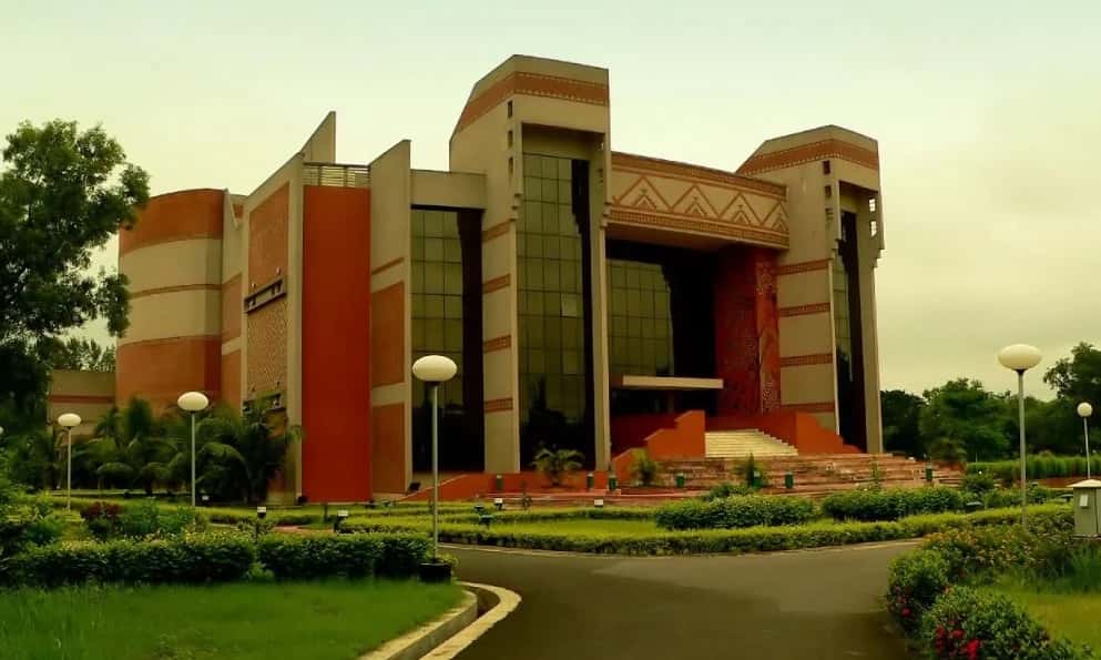 IIM Calcutta’s Business Analytics Program Receives 60 Job Offers, Average Salary At 26.31 Lakh