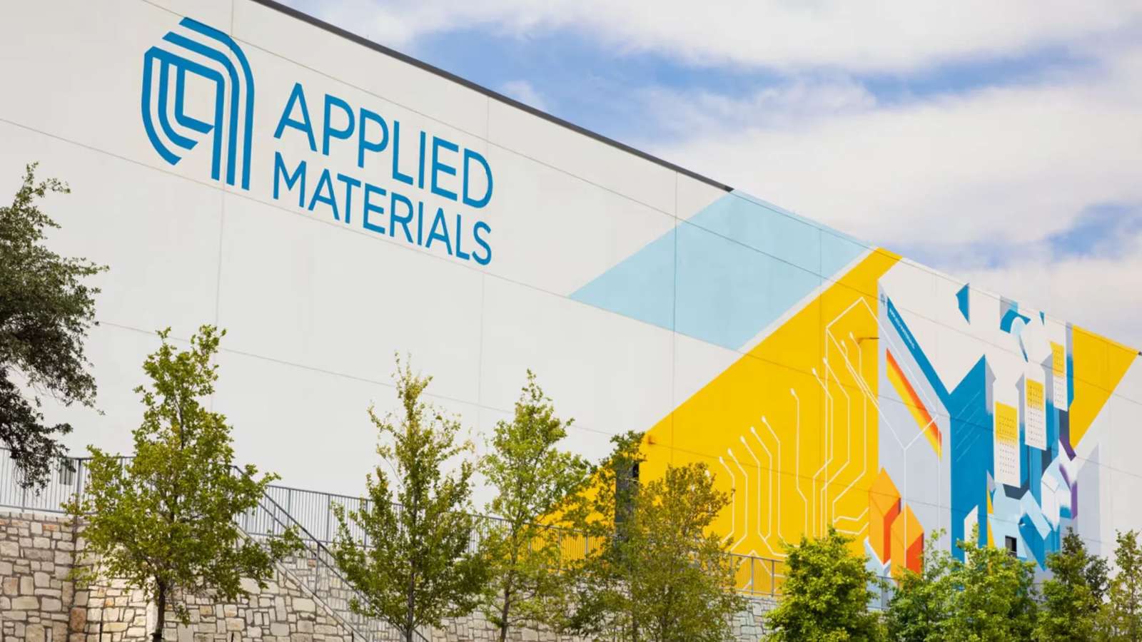 Materials Computing Applied Materials and Intel Join Forces to Advance AI Chipmaking